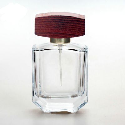 Parfümflasche des Klarglases 50ml mit Kappen- und Pumpenspray collarwith hölzernen Kappen