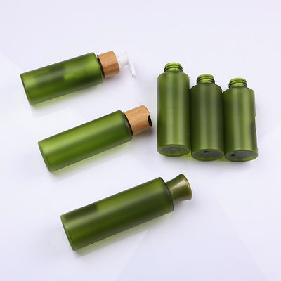 Freundliches skincare Eco kosmetisches Bambusverpacken mit grüner HAUSTIER-Flasche